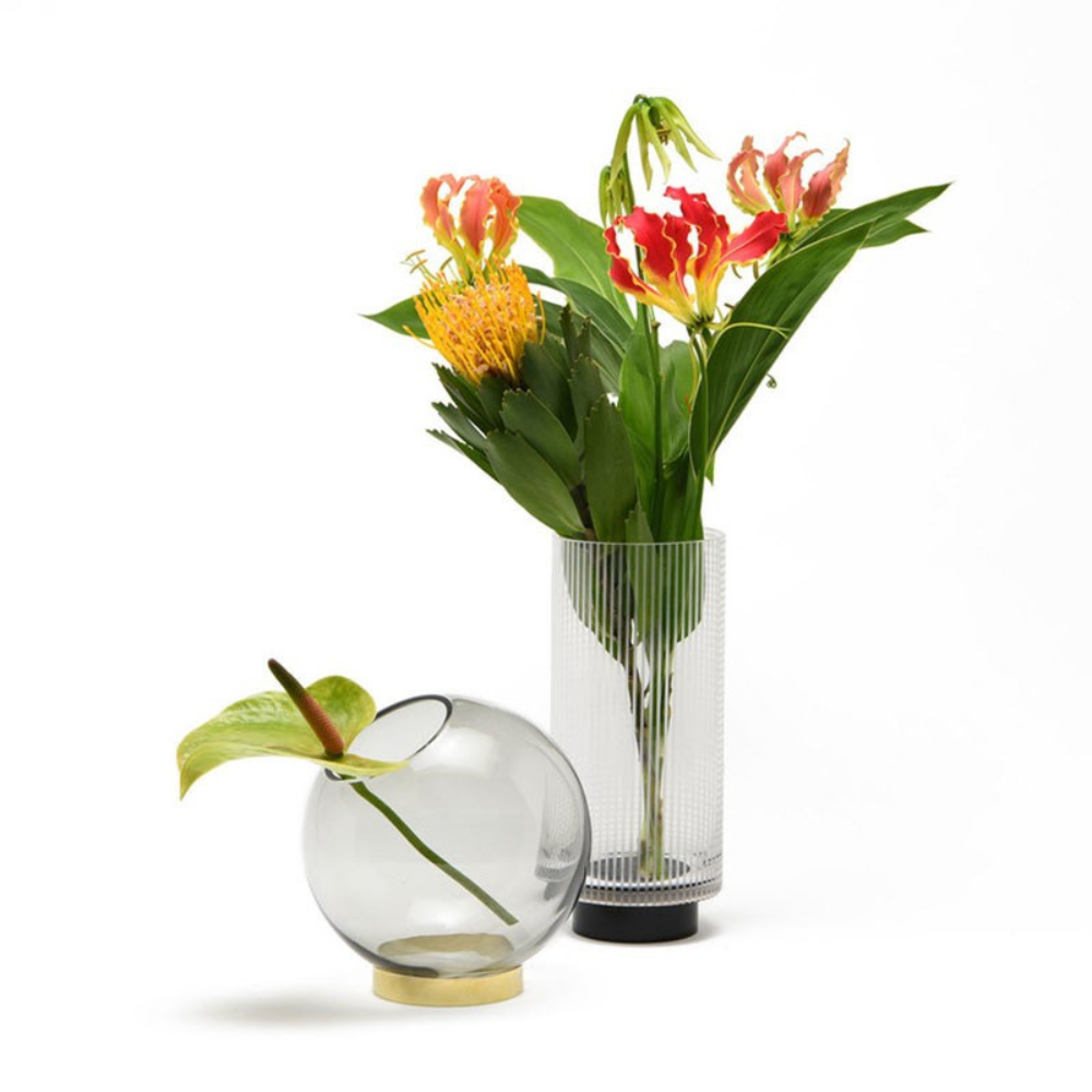 AYTM VITREUS Black and Clear Vase